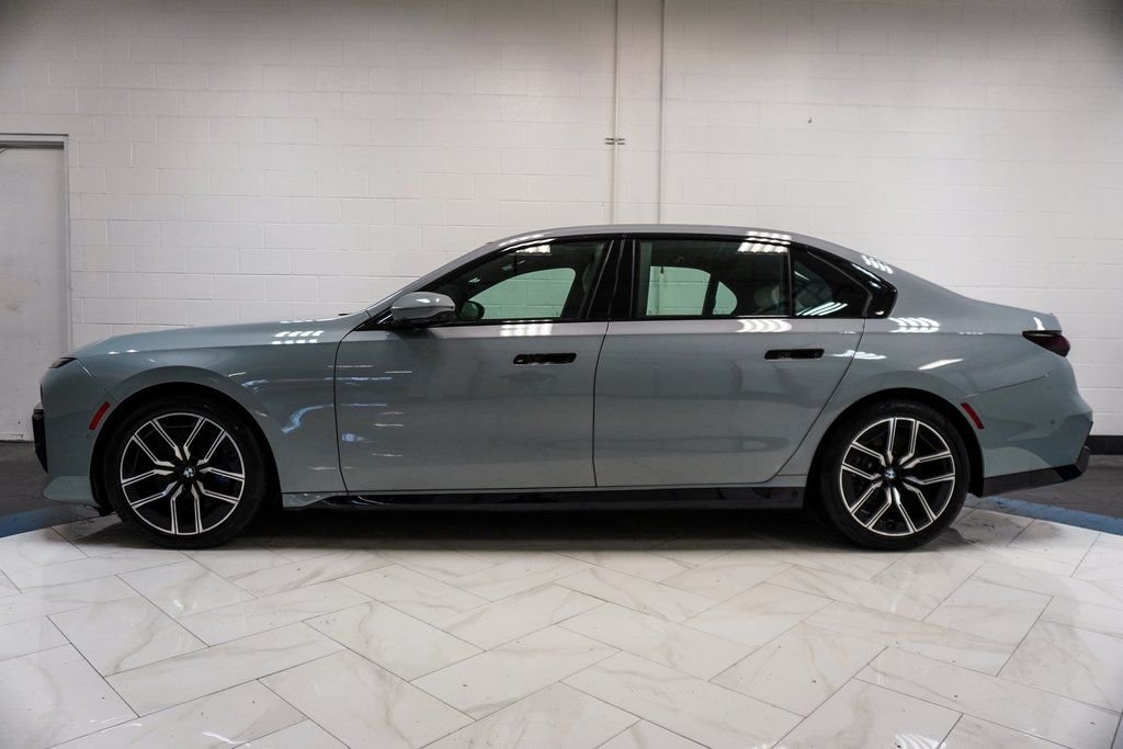 Used 2023 Gray BMW 760i xDrive image 41