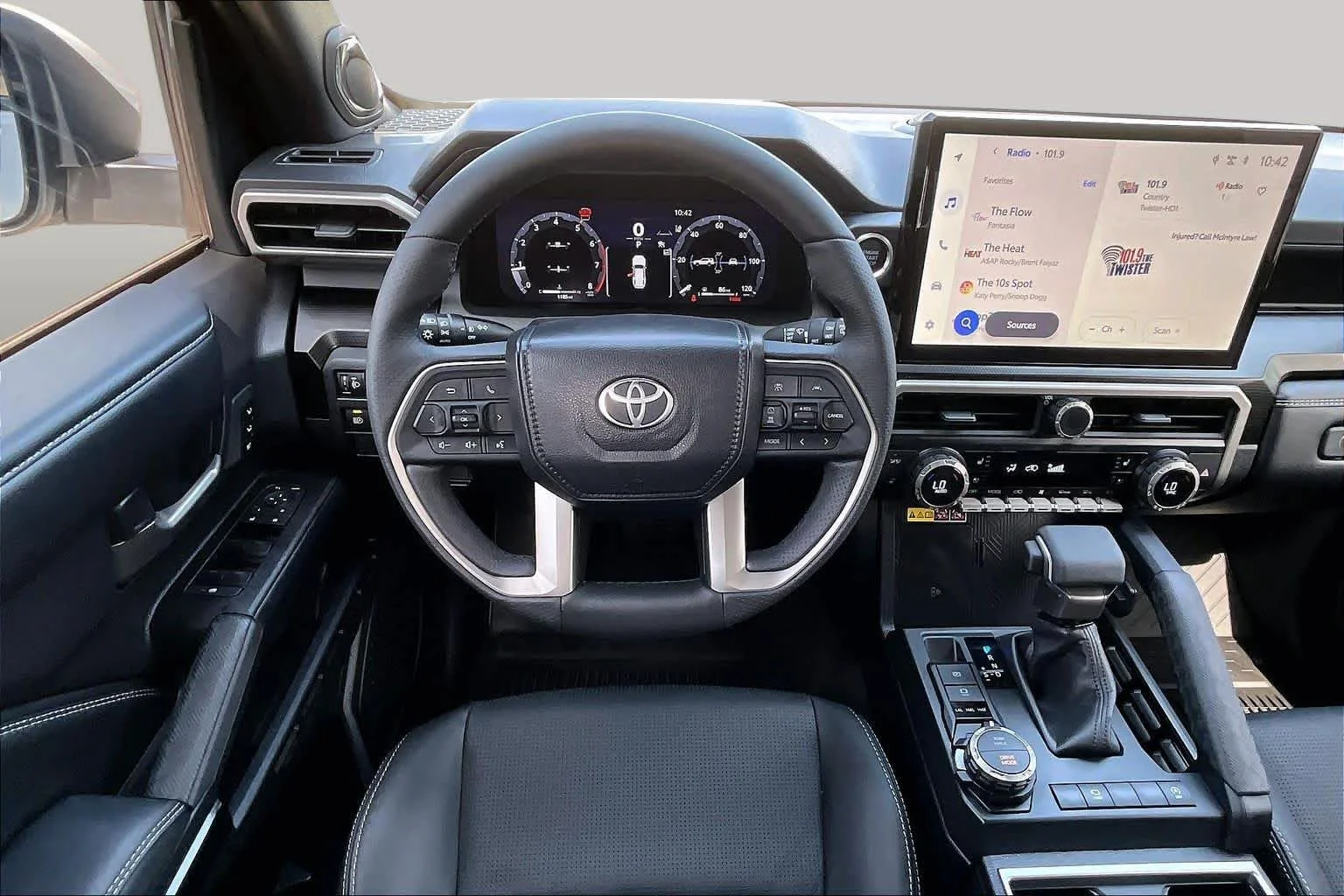 Used 2026 Wind Chill Pearl Toyota Limited image 6
