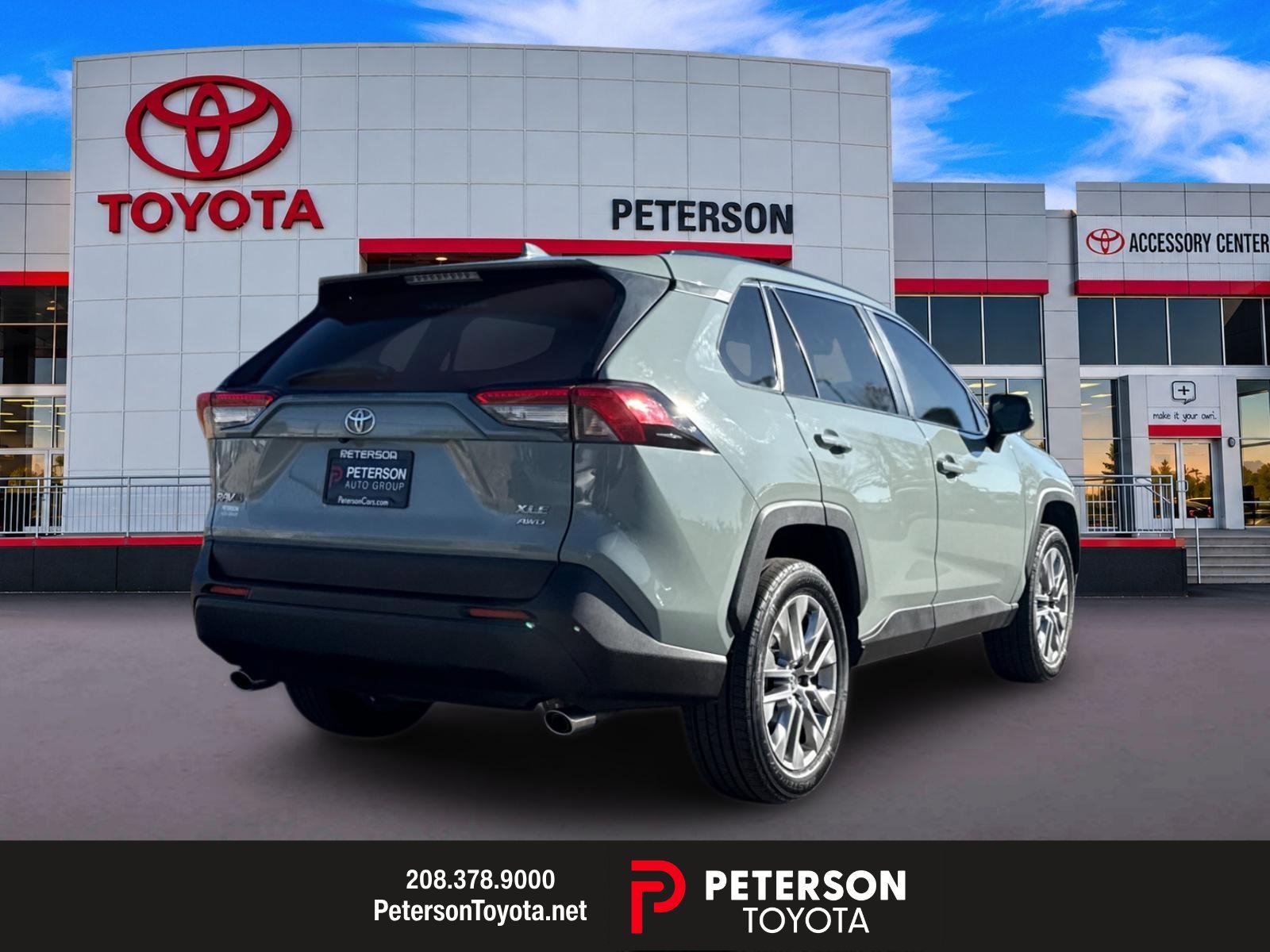 Used 2023  Toyota XLE Premium image 3
