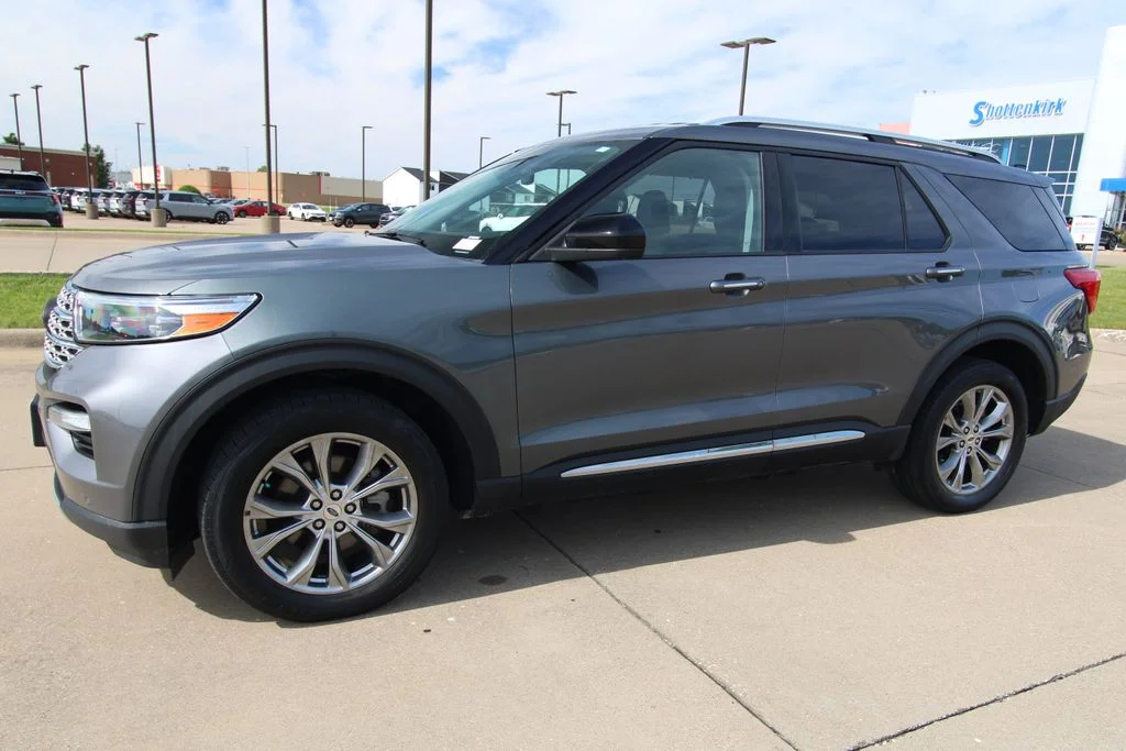 Used 2022 Gray Ford Limited image 19