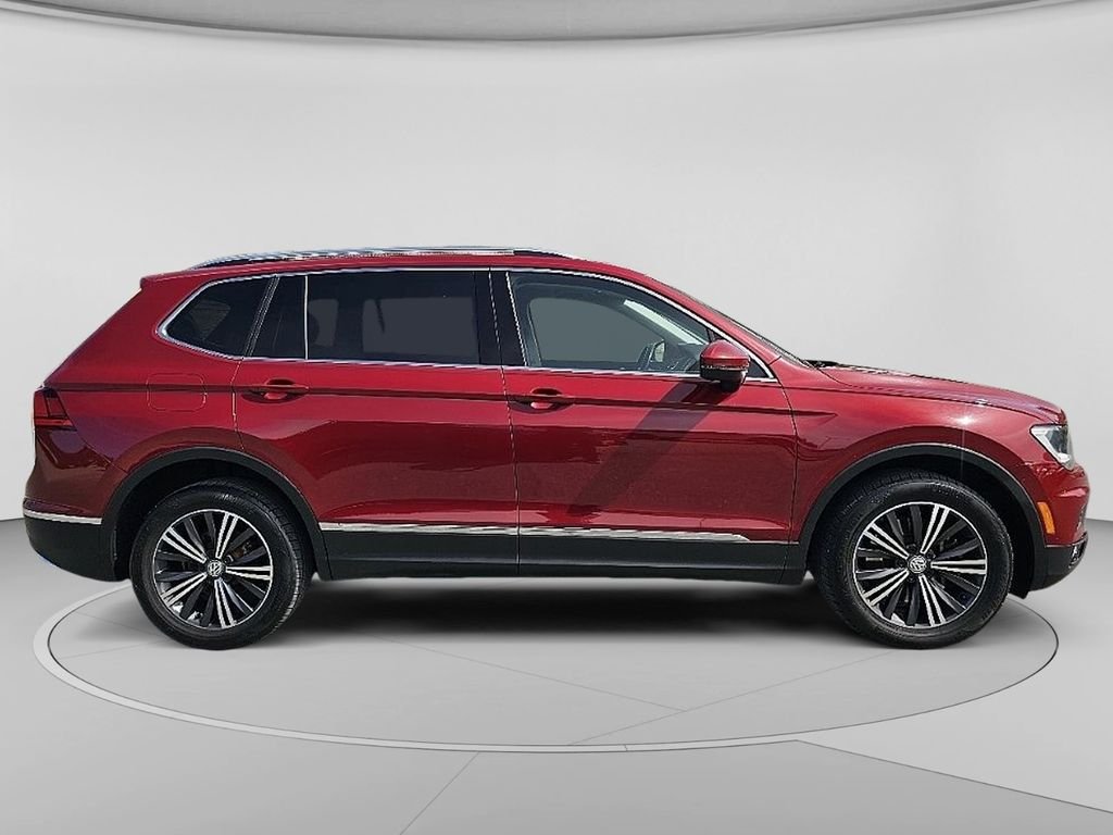Used 2018 Cardinal Red Metallic Volkswagen 2.0T SEL image 32