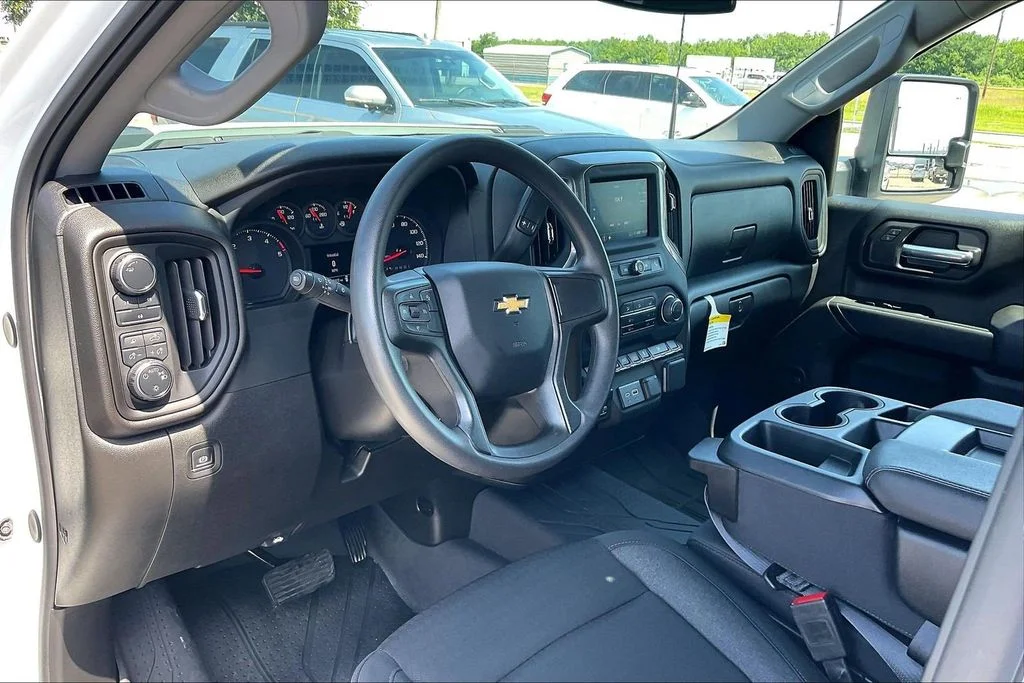 Used 2025 White Chevrolet Custom image 14