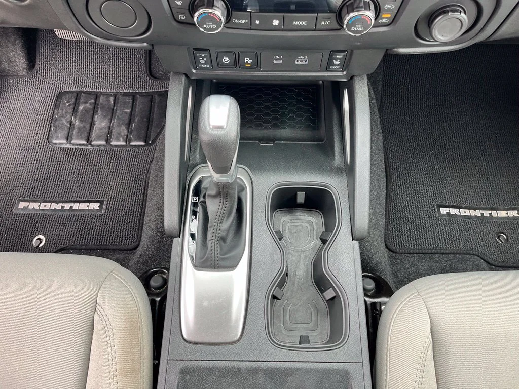 Used 2025 White Nissan SV image 31
