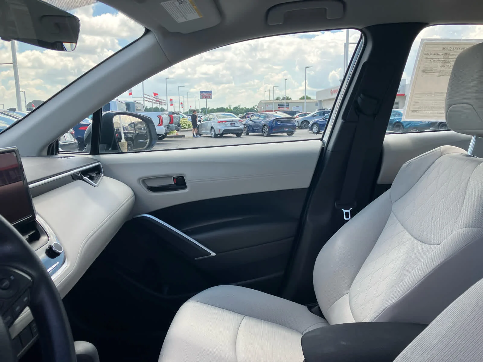 Used 2025 Celestite Toyota L image 12