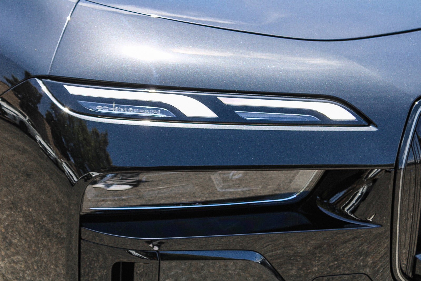 Used 2025 Black Sapphire Metallic BMW 740i image 9