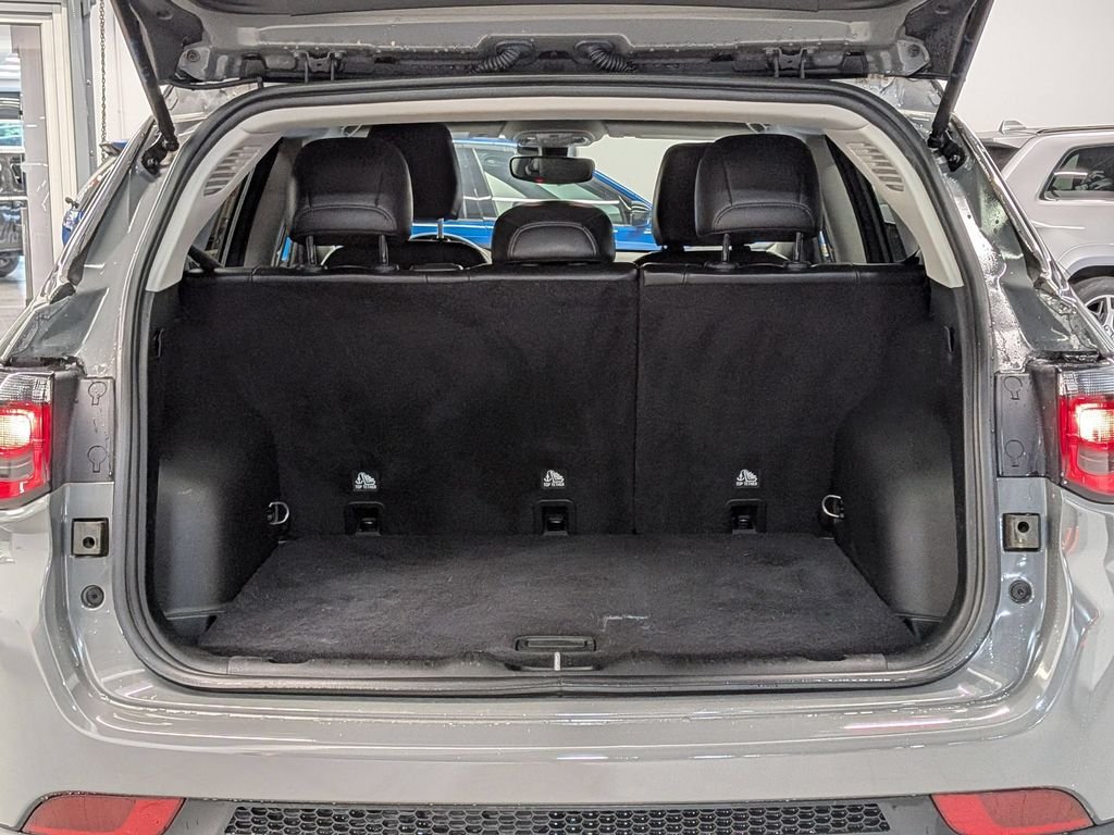 Used 2022 Gray Jeep Limited image 6