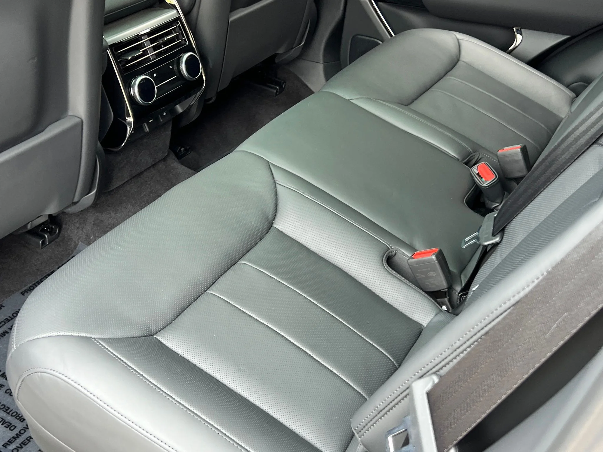 Used 2024 Gray Land Rover Dynamic SE image 29