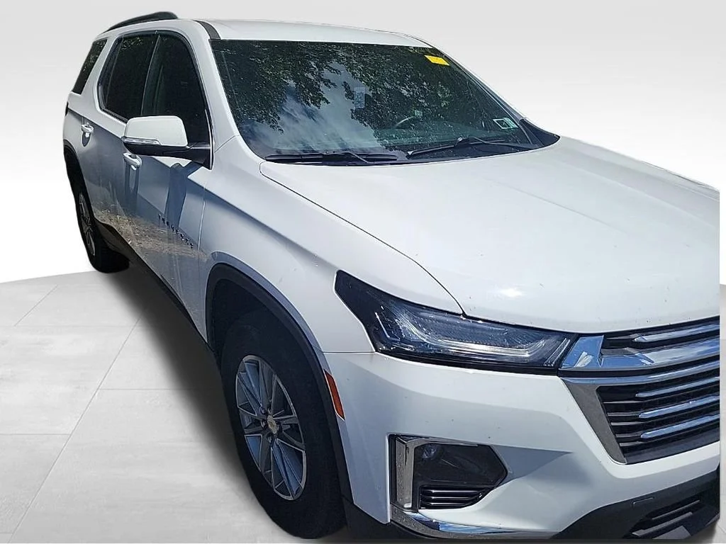 Used 2023 Summit White Chevrolet LT Cloth image 17