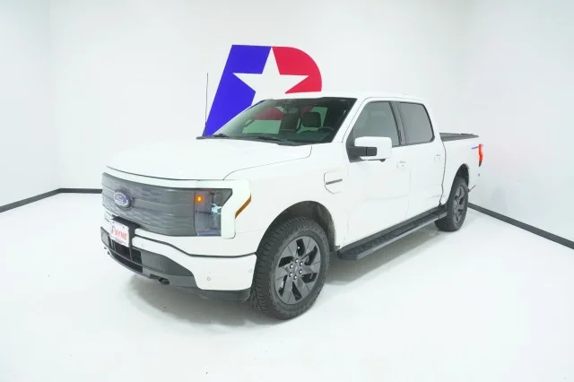 Used 2023  Ford Pro image 1