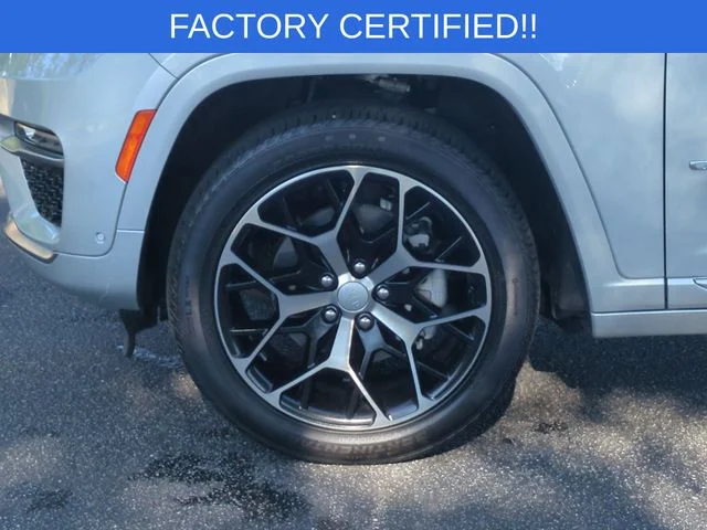 Used 2024 Silver Jeep Summit Reserve 4xe image 10