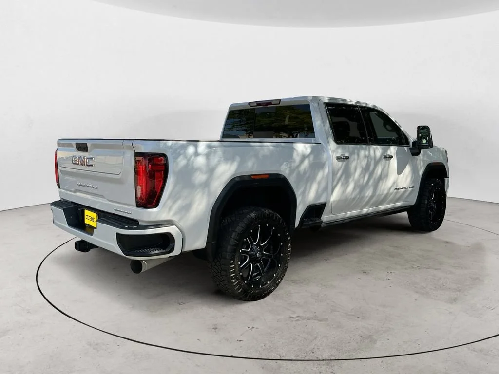 Used 2021 WHITE FROST TRICOAT GMC Denali image 8