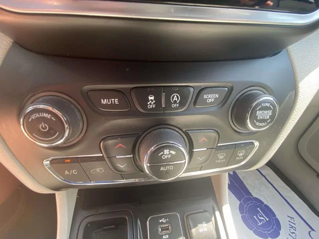 Used 2020 White Jeep Limited image 18