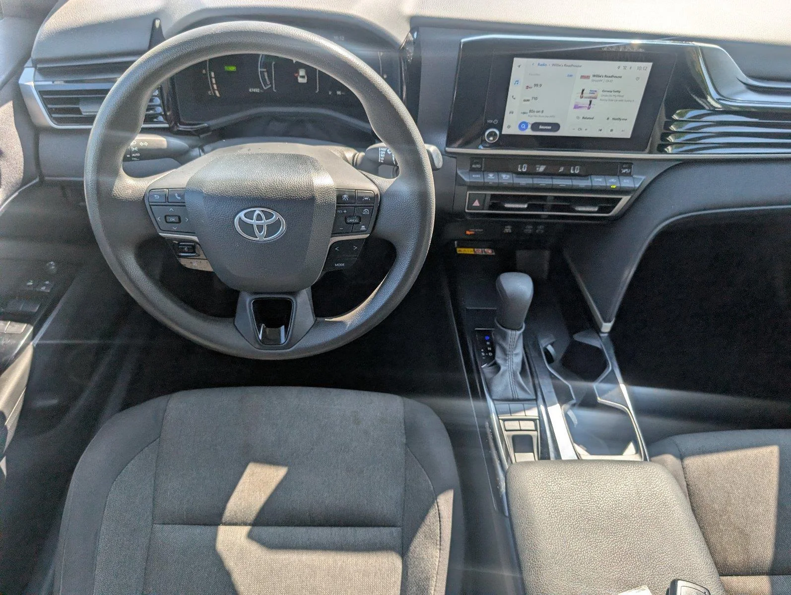 Used 2025 Ice Cap Toyota LE image 32