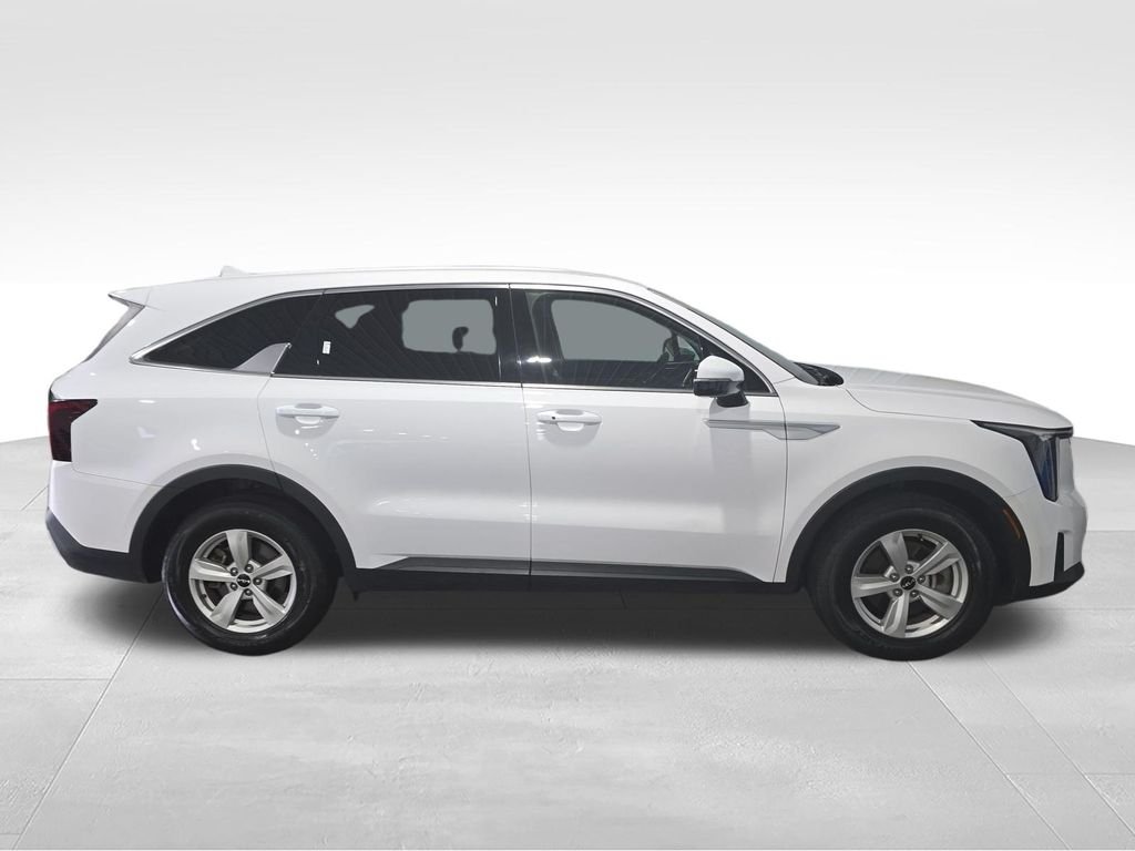 Used 2024 White Kia LX image 7