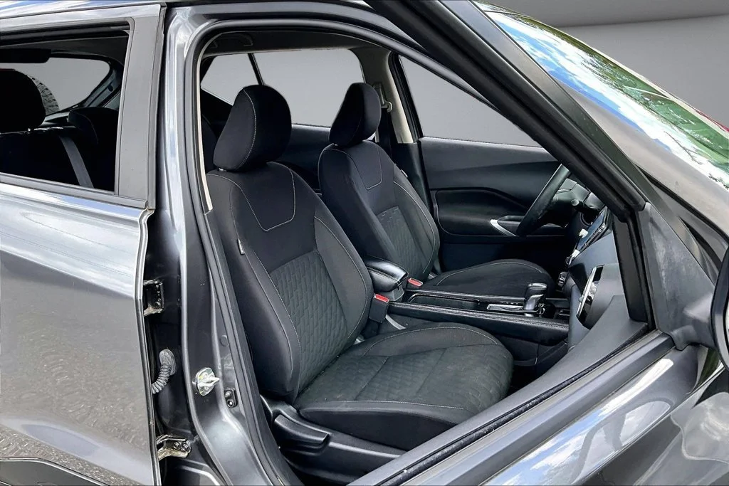 Used 2022 Gray Nissan SV image 29