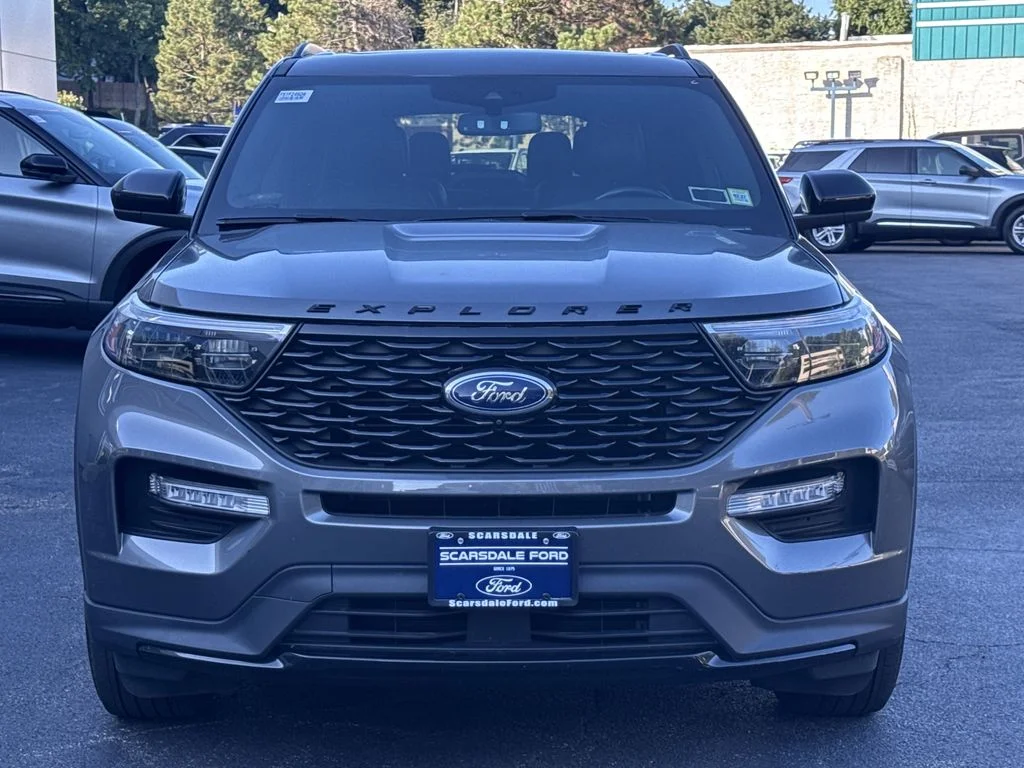 Used 2023 Gray Ford ST-Line image 2