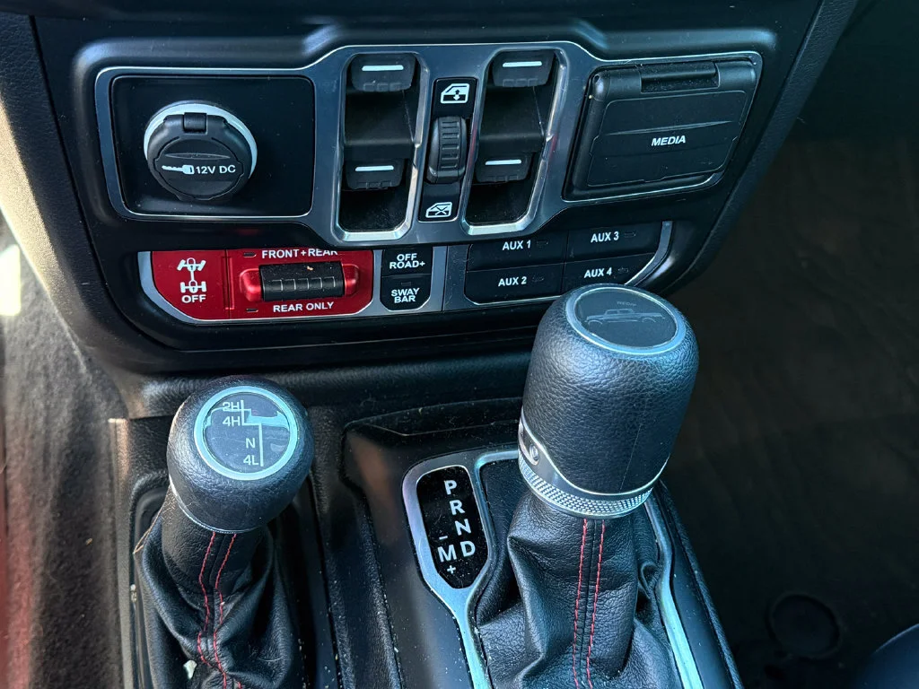 Used 2021  Jeep Rubicon image 5