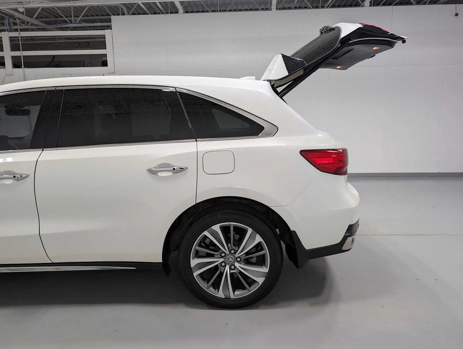 Used 2017 White Diamond Pearl Acura w/Technology Pkg image 10