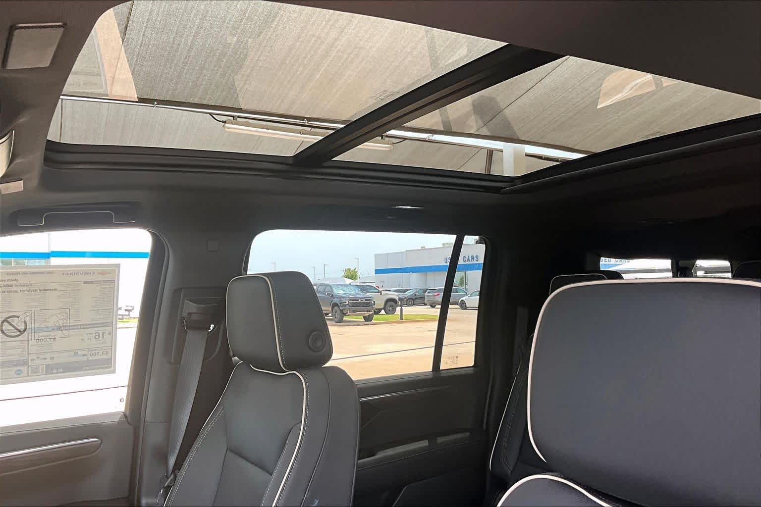 2026 Chevrolet Suburban Premier - Photo 18