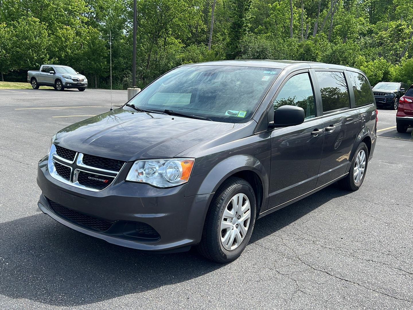 Used 2019 Granite Pearlcoat Dodge SE image 5