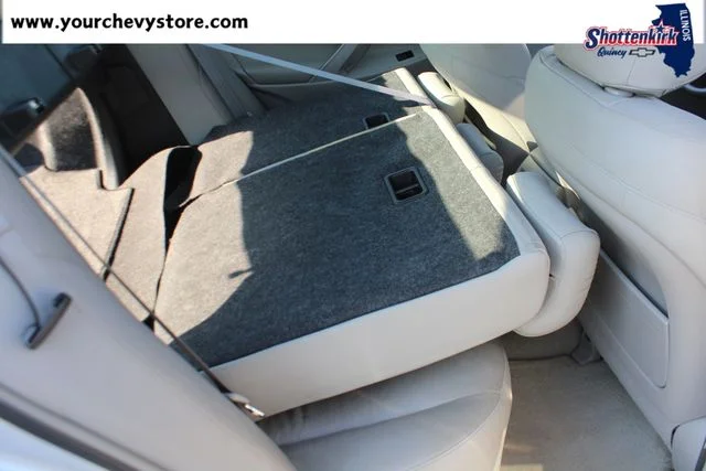 Used 2009 Silver Toyota LE image 18