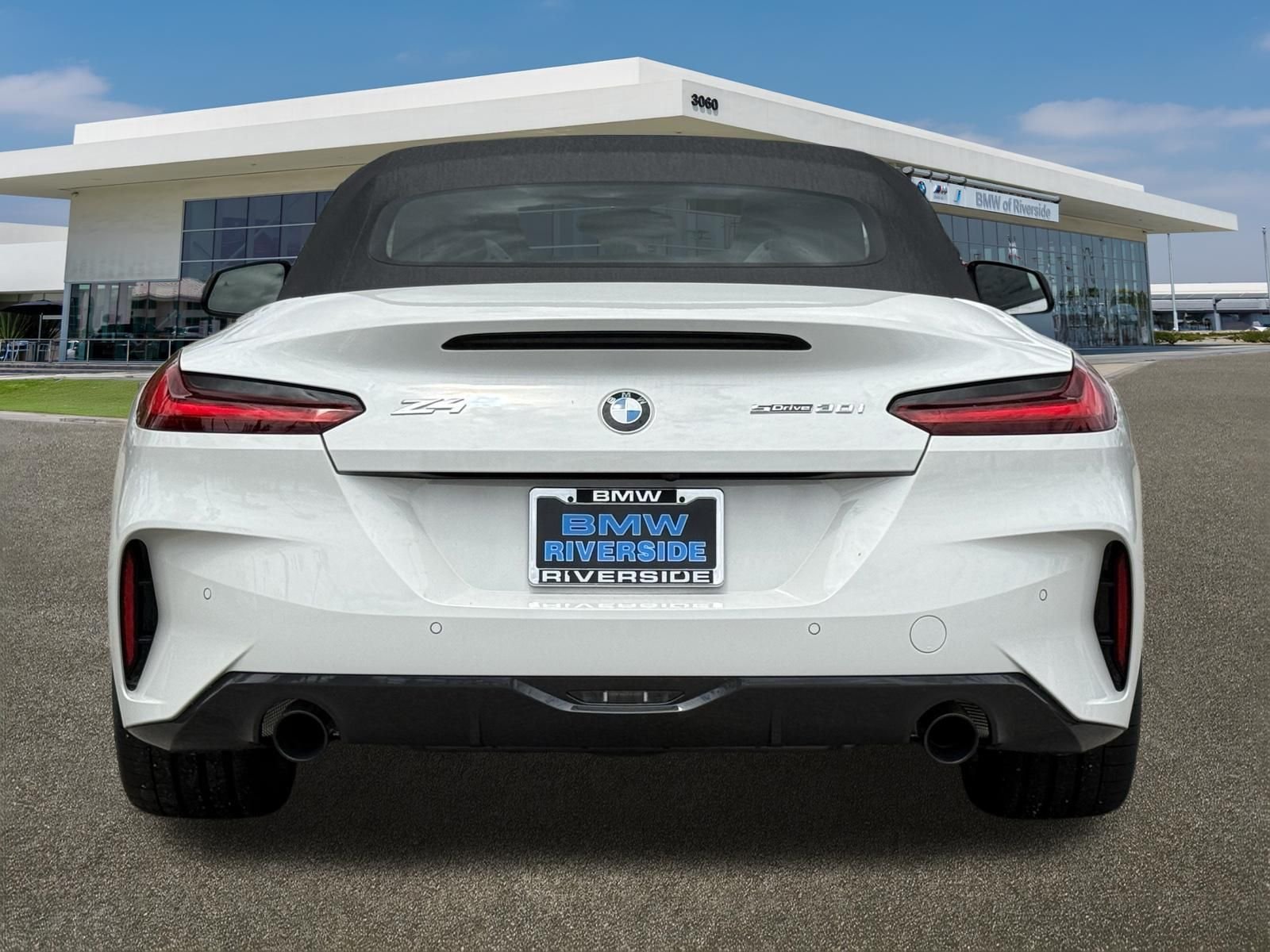 New 2026 Alpine White BMW sDrive30i image 9