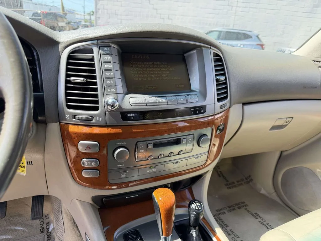 Used 2004 White Lexus 470 image 31