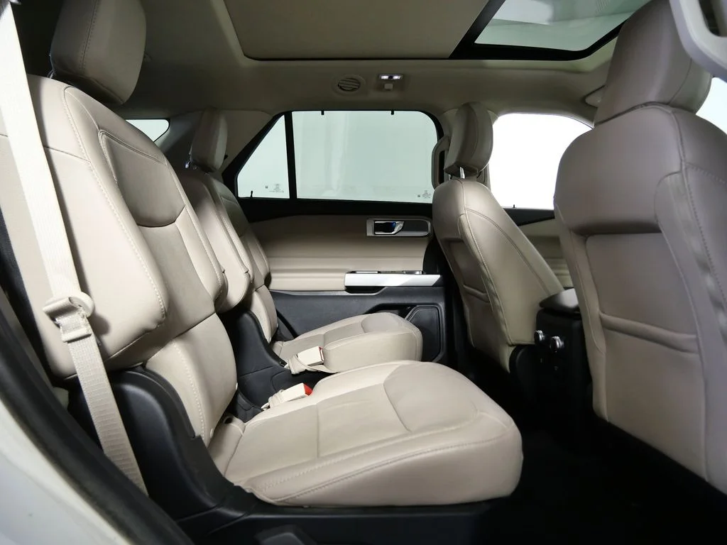 Used 2022 White Ford Limited image 12