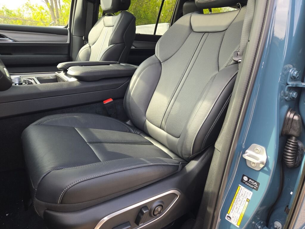 New 2026 Steel Blue Exterior Paint Jeep Limited Reserve image 25