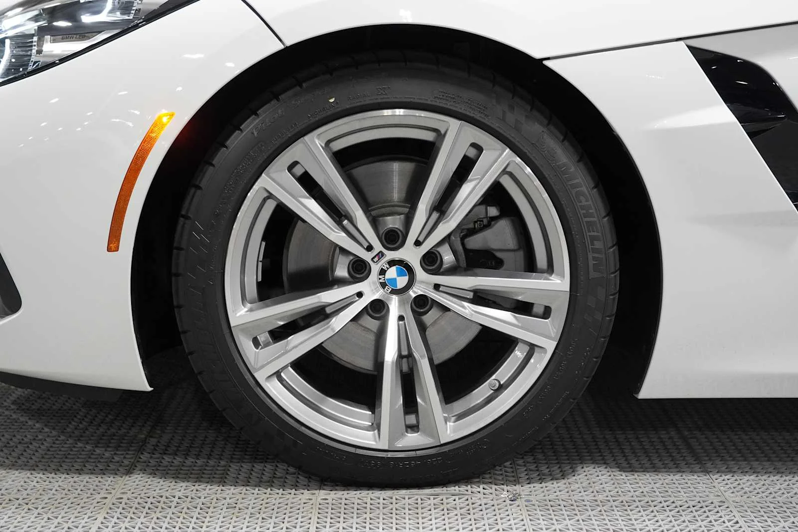 New 2026 Alpine White BMW sDrive30i image 7