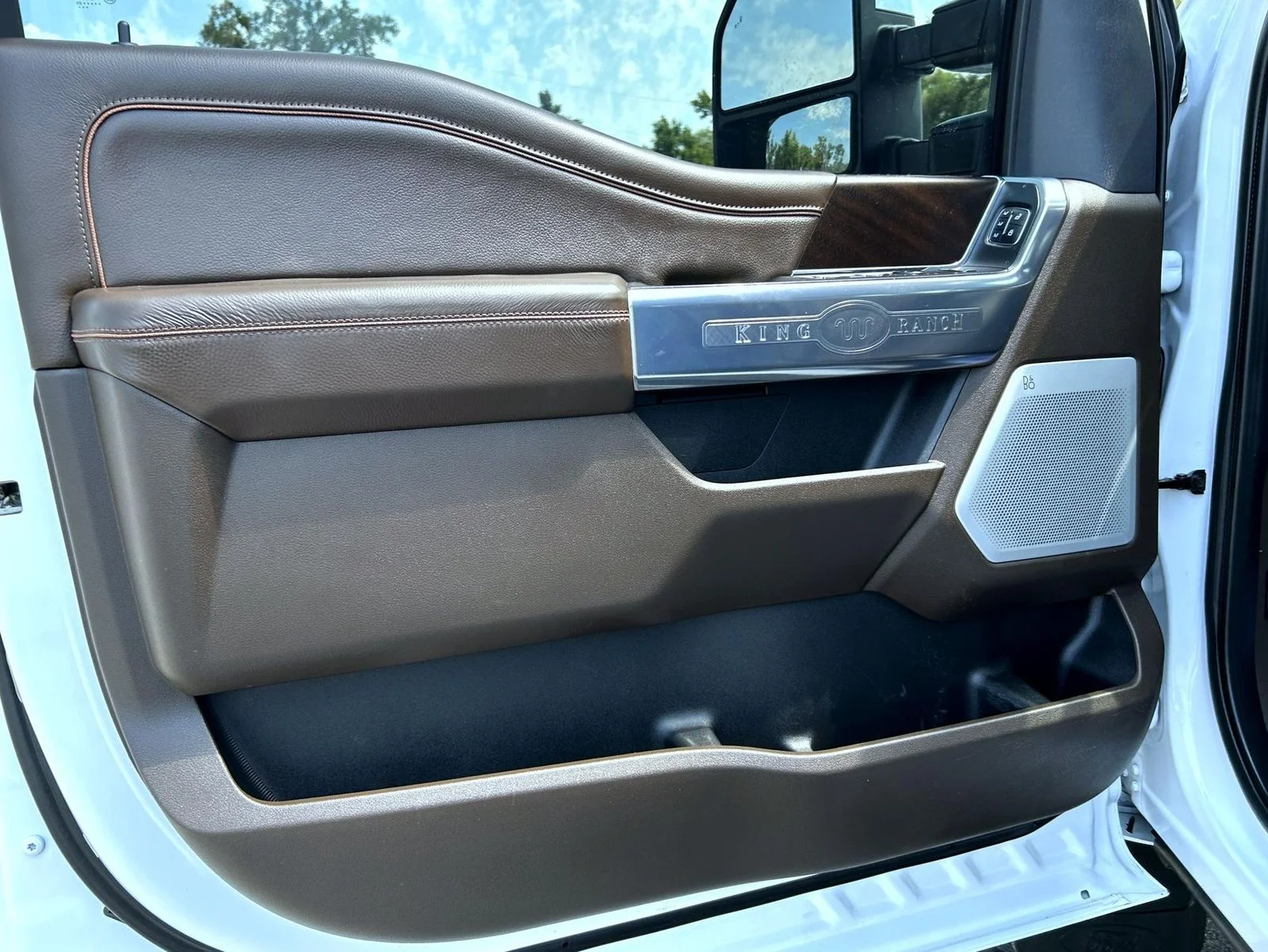 Used 2025 White Ford King Ranch image 9