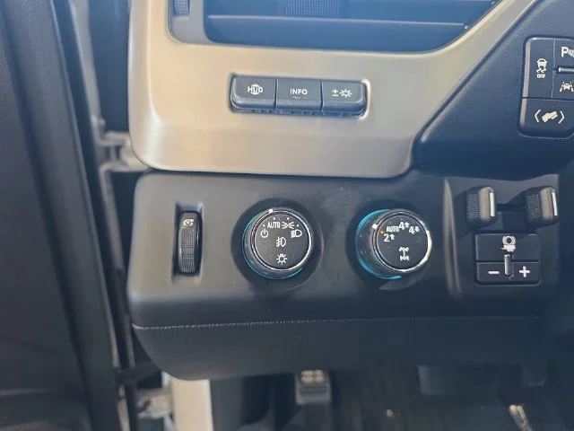 Used 2019 White GMC Denali image 28