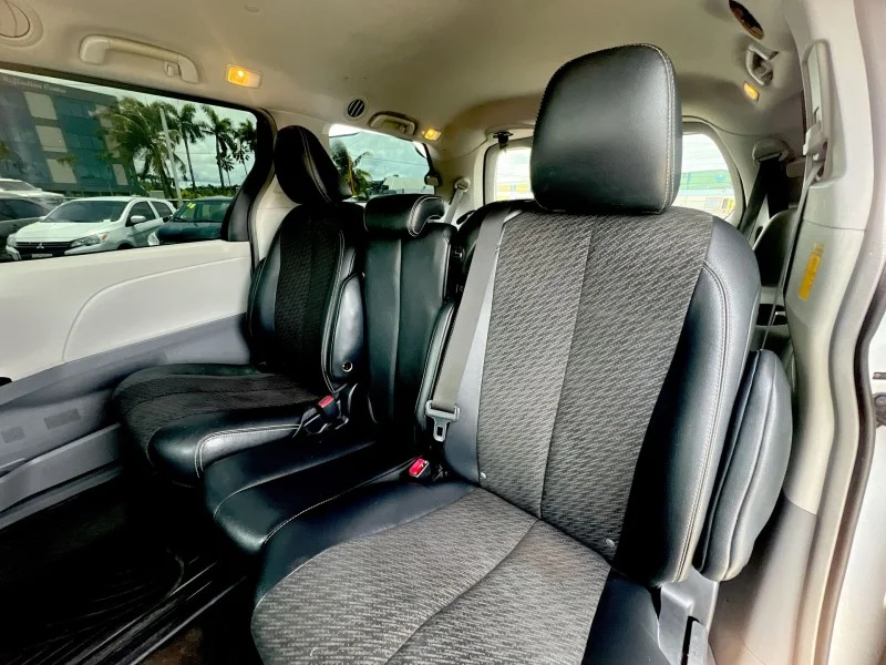 Used 2014 WHITE Toyota SE image 16