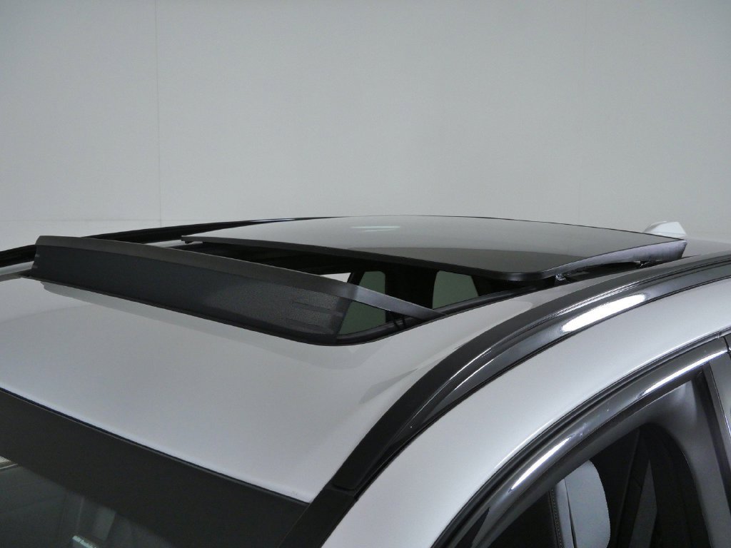 New 2026 Mineral White Metallic BMW xDrive50e image 17