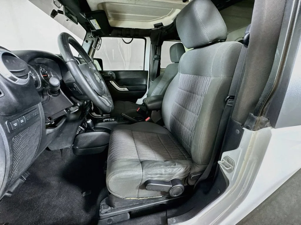 Used 2012 White Jeep Rubicon image 23