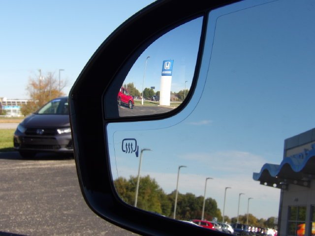 Used 2016 Black Velvet Lincoln Select image 17