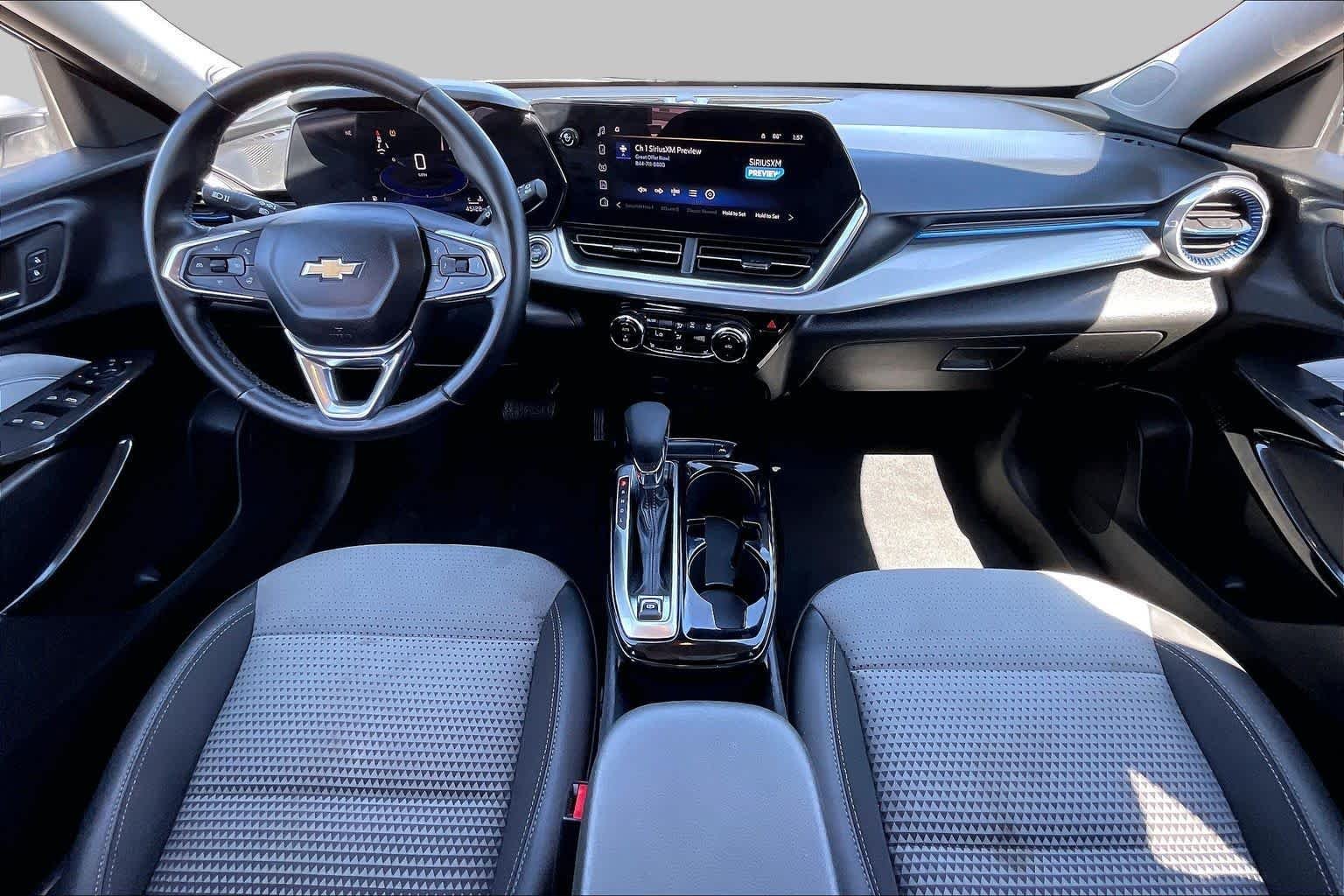Used 2024 Summit White Chevrolet LT image 15