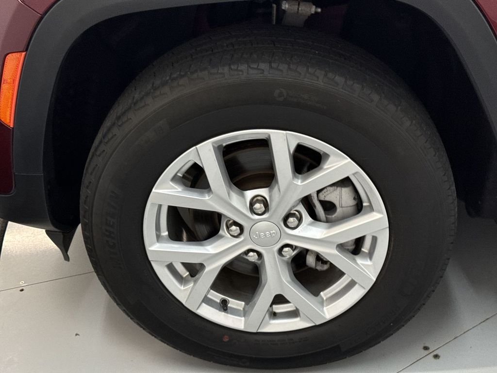 Used 2023 Velvet Jeep Limited image 10