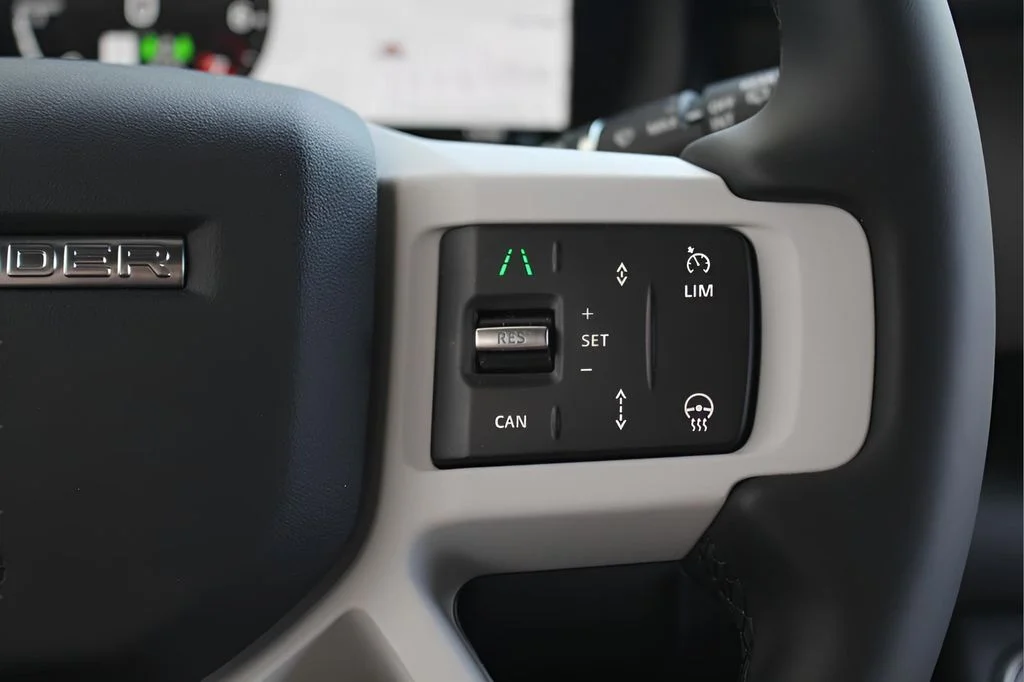 2025 Land Rover Defender S - Photo 21