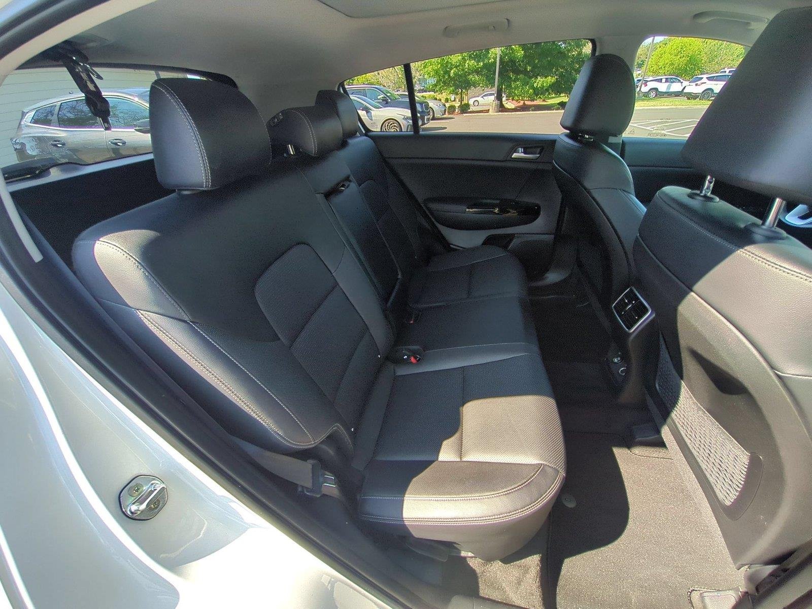Used 2022 Snow White Pearl Kia EX image 36