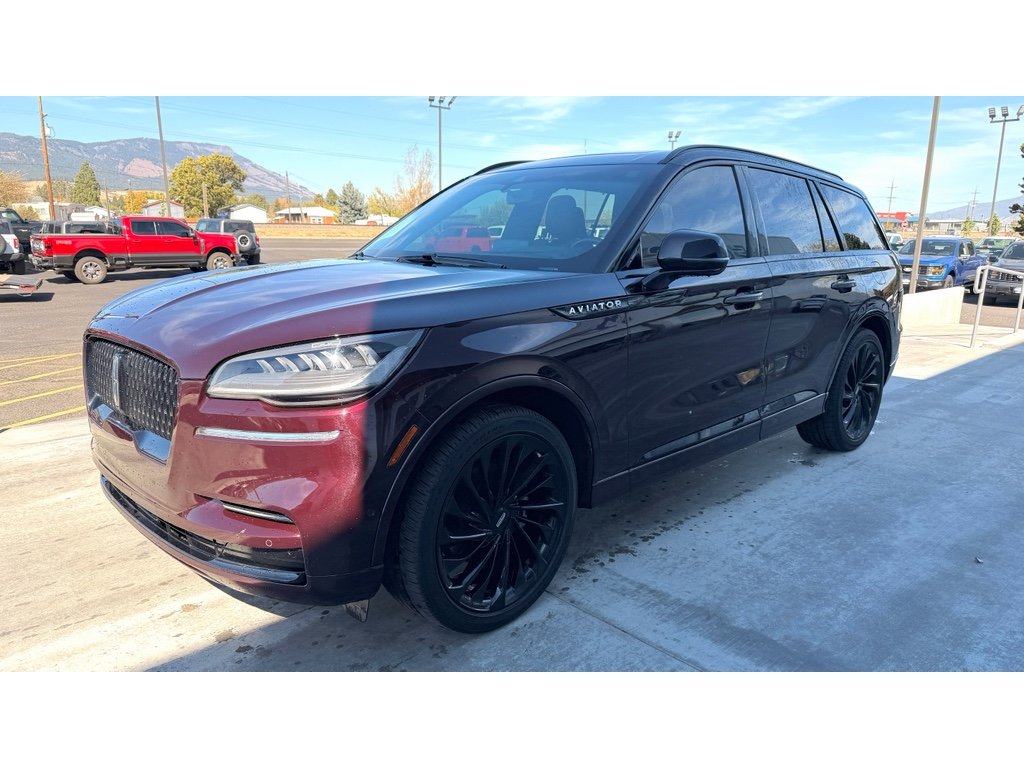 Used 2023 Diamond Red Metallic Tinted Clearcoat Lincoln Reserve image 3