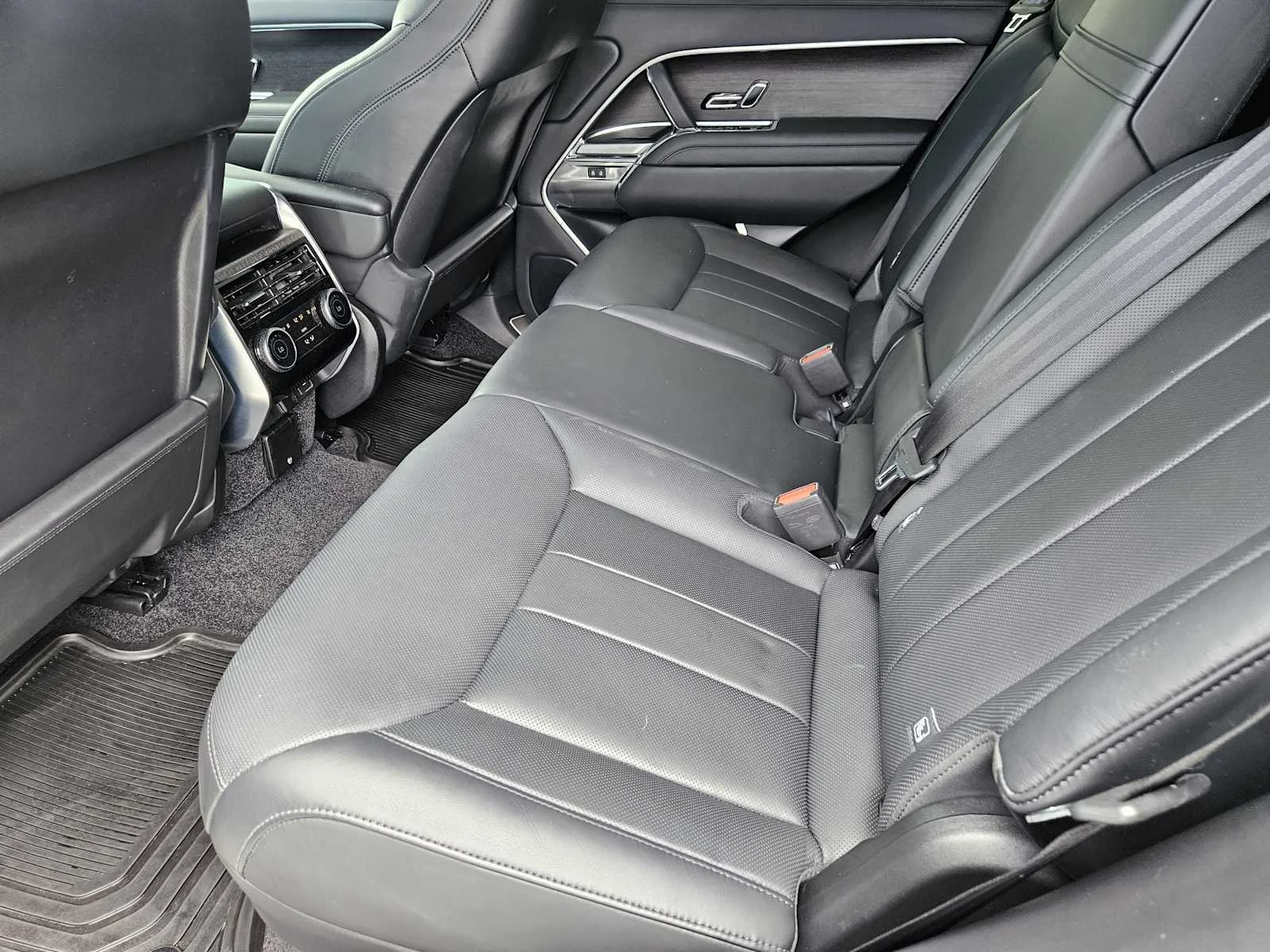 Certified Used 2024 Santorini Black Metallic Land Rover SE image 28