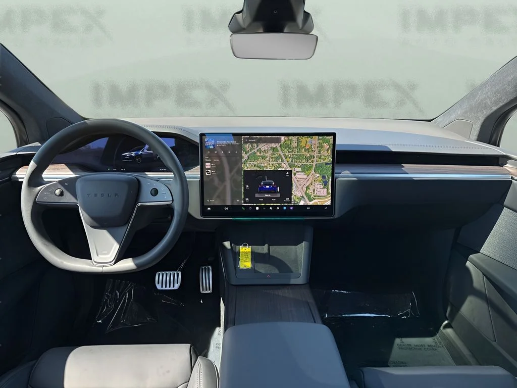 Used 2024  Tesla Base image 14