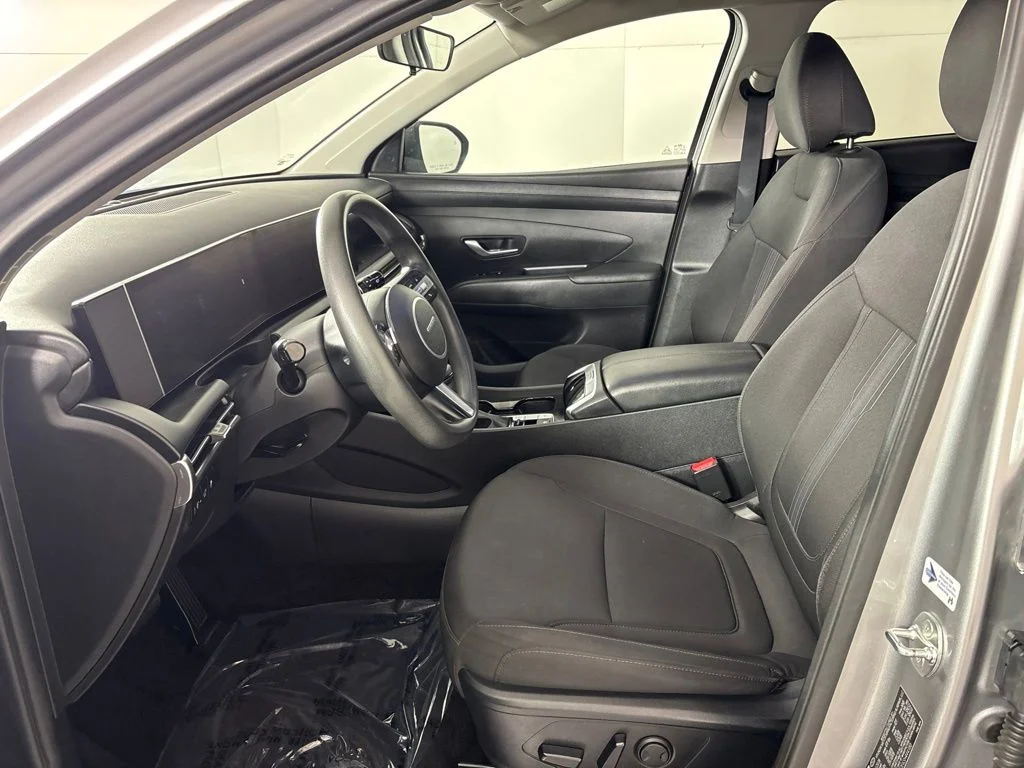 Used 2025 Silver Hyundai SEL image 29