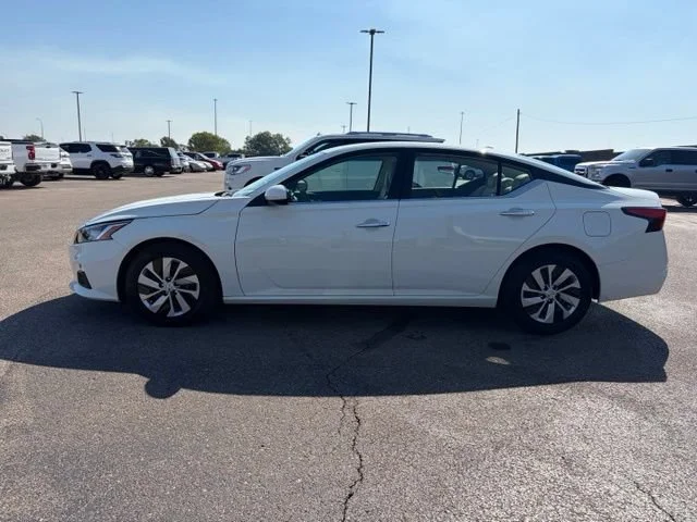 Used 2020 Glacier White Nissan 2.5 S image 4