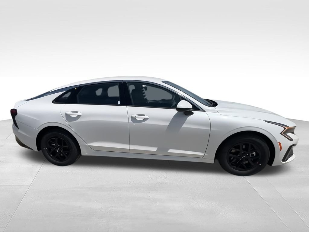 New 2026 White Kia LXS image 9