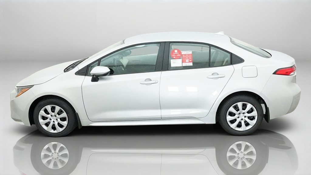 New 2027 Classic Silver Metallic Toyota LE image 2