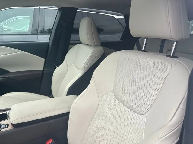 Used 2025 White Lexus 350 Premium Plus image 2