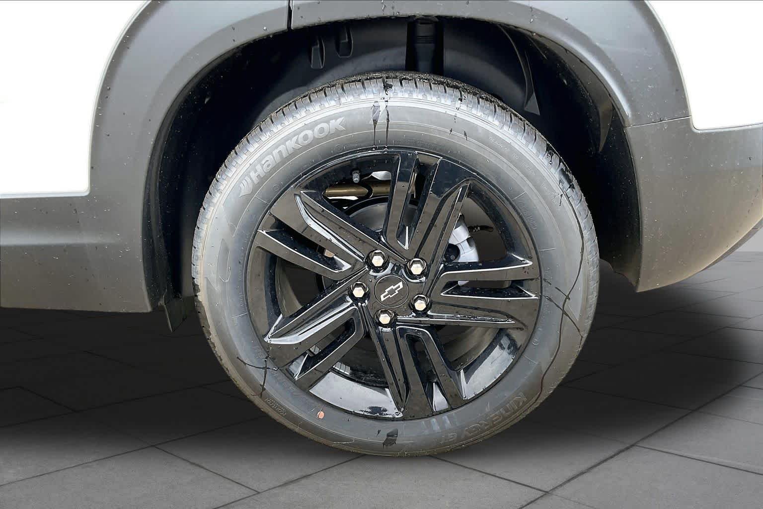 New 2026 Summit White Chevrolet LT image 12