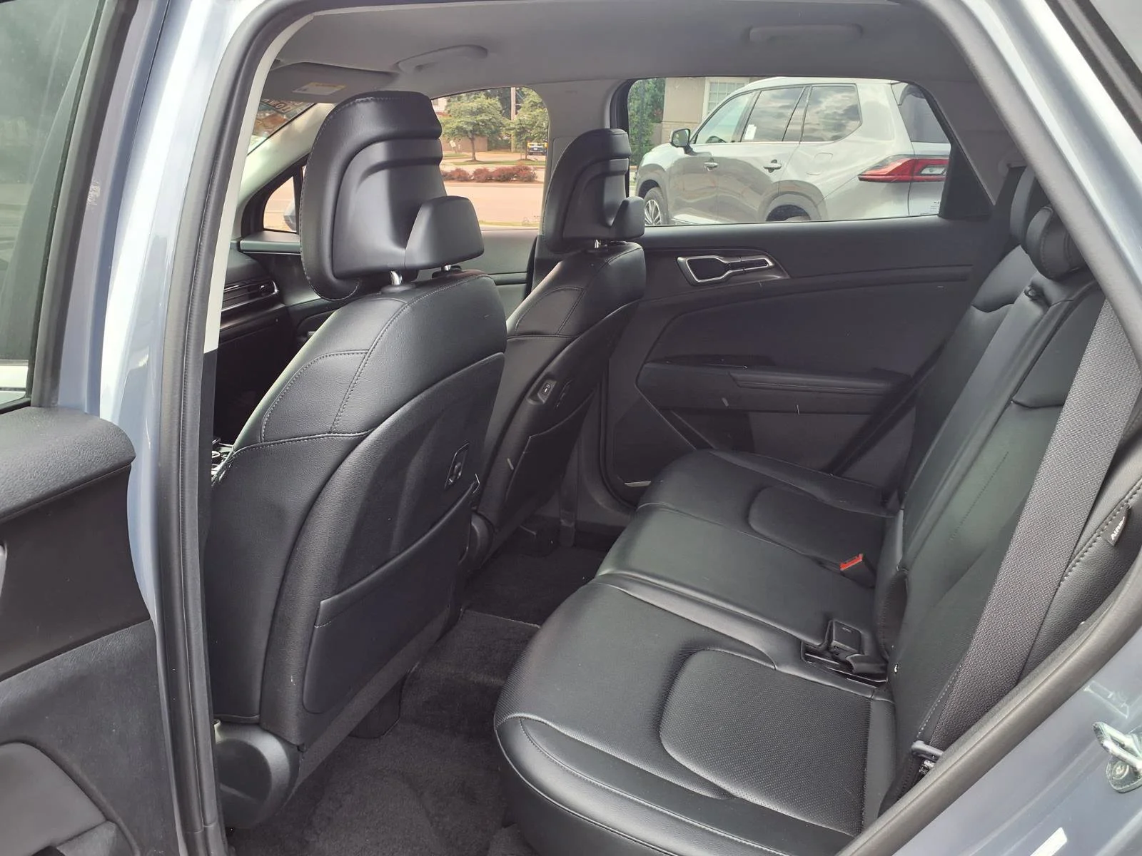 Used 2024 Everlasting Silver Kia EX image 23